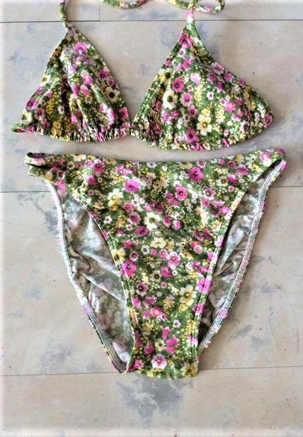 Kvietkované plavky, 164