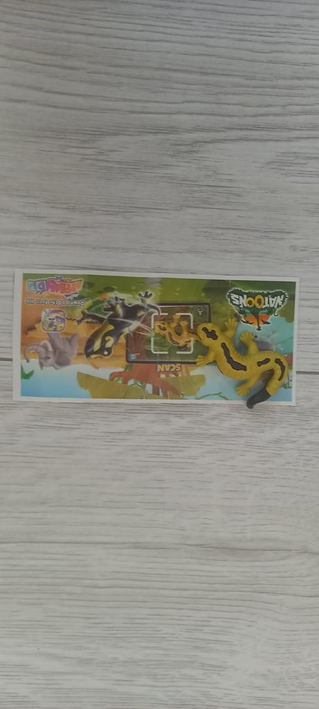 Kinder figúrka salamandra natoons,