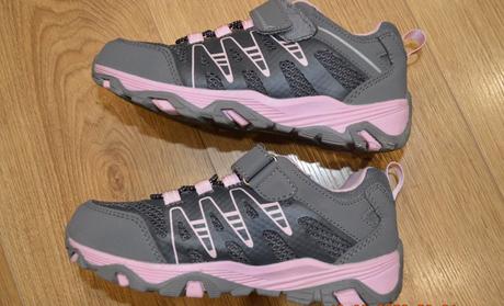 Tenisky, 32