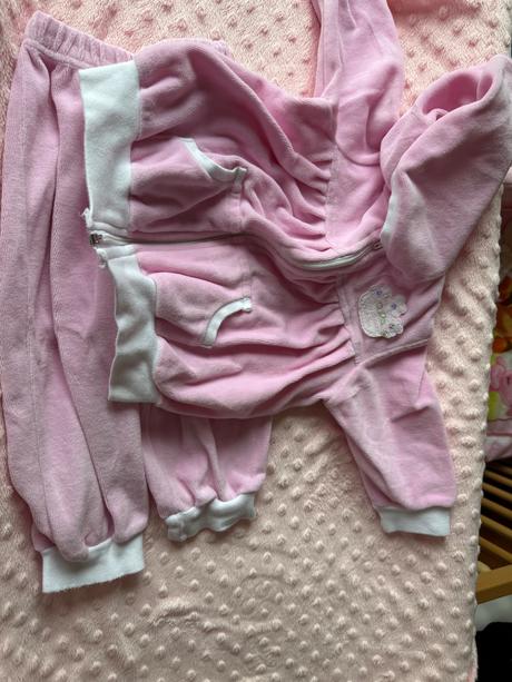 Dievčenská teplakova súprava, 80