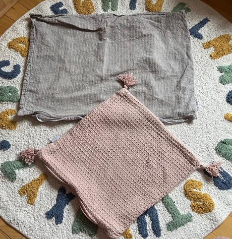 2 vankúšové výplne, 2 obliečky, 