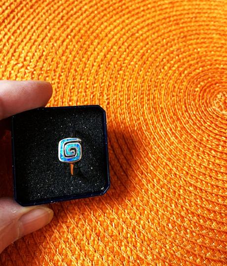 Strieborný prsteň s opálom,