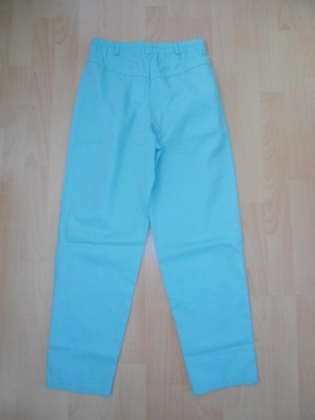 Bledozelene nohavice, 146