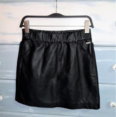 Koženková sukňa, 176