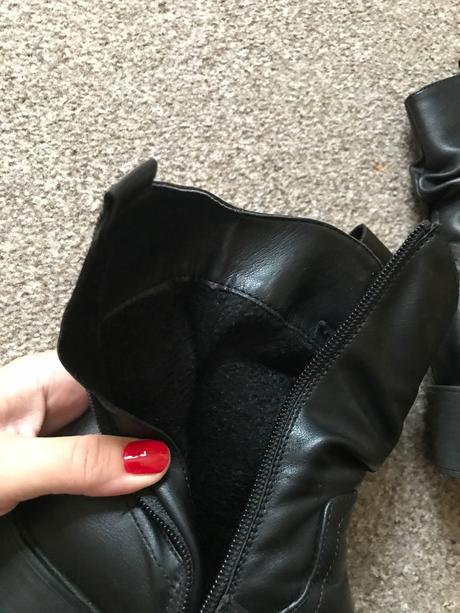 Kotnikove čižmy, clara barson,35