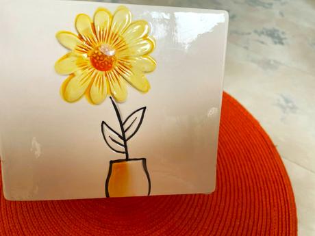 Zaujímavý štvorcový črepník,