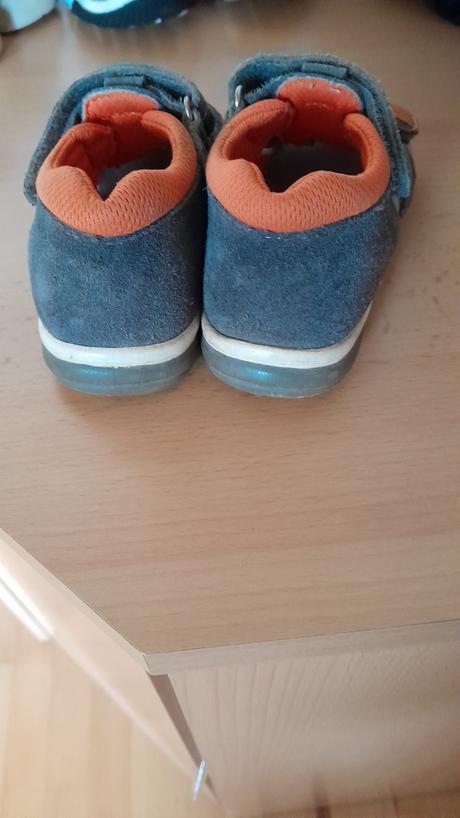 Rôzna obuv chlapec, 