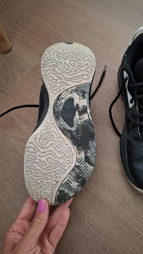 Botasky 38.5, under armour,38