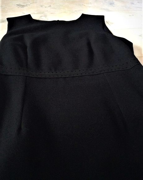 Luxusné púzdrové šaty, 40