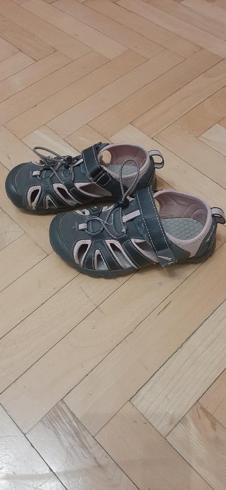 Športové sandale, 31