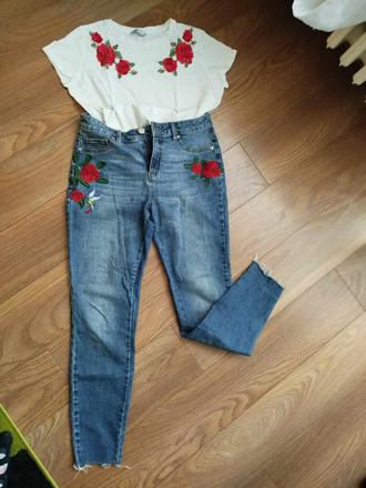 Rifle a tričko s vyšivanými kvetmi, l