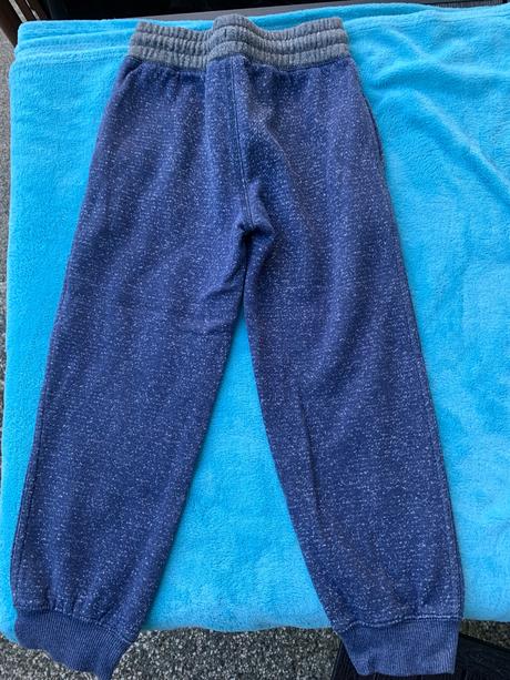 Hrubé tepláky, 122