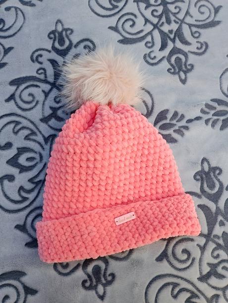Ručne pletená štrikovaná čiapka s brmbolcom,