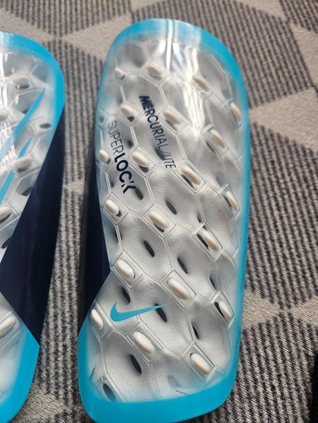Chráničke nike mercurial,