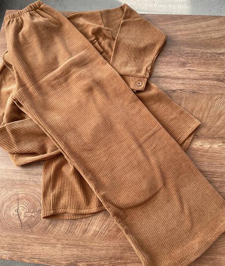 Hnedy mencestrovy komplet uni, 