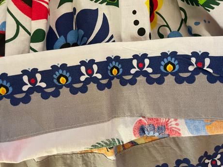 Nádherná folklórna sukna a celenka, 146