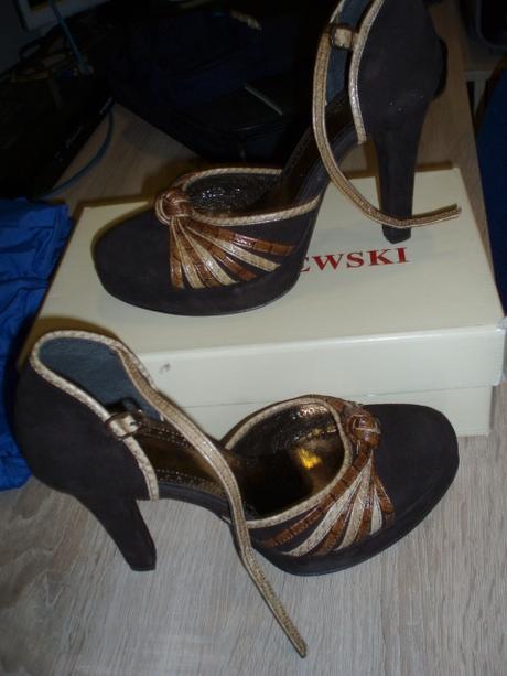 Spoločenská obuv na vysokom opätku, 25 eur, 39