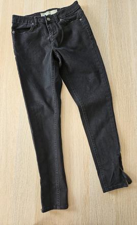 Pekné čierne rifle, 24