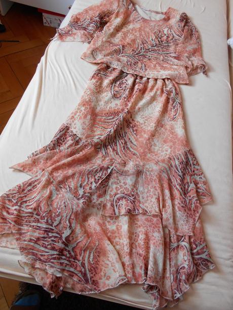 Kostým sviatočný, l