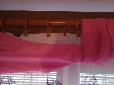 Ponúkam záclonu so závesom, 