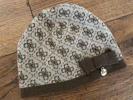 Čiapka guess, guess,58