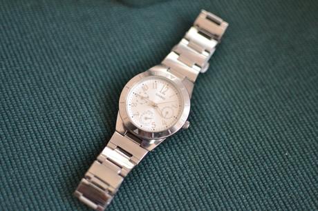 Dámske strieborné hodinky s dátumom casio, casio