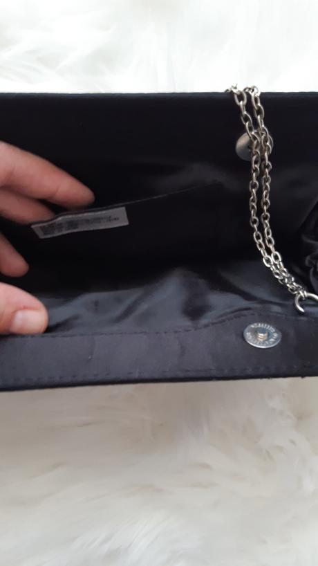 Malá čierna listová kabelka,