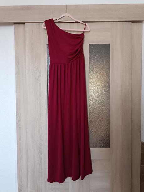 Bordové šaty na jedno rameno, m