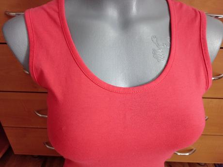 Ruzove tricko na leto, s