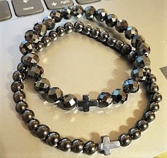 Rôzne náramky s krížikom, 