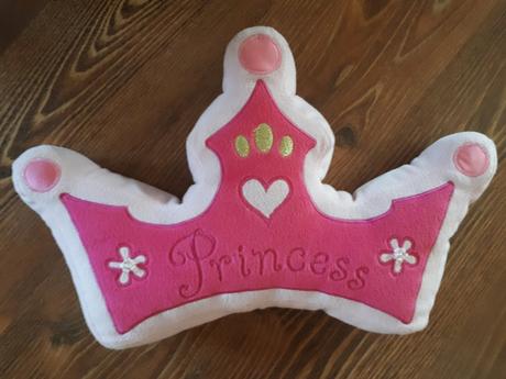 Dekoracny vankus do dievčenskej izby,