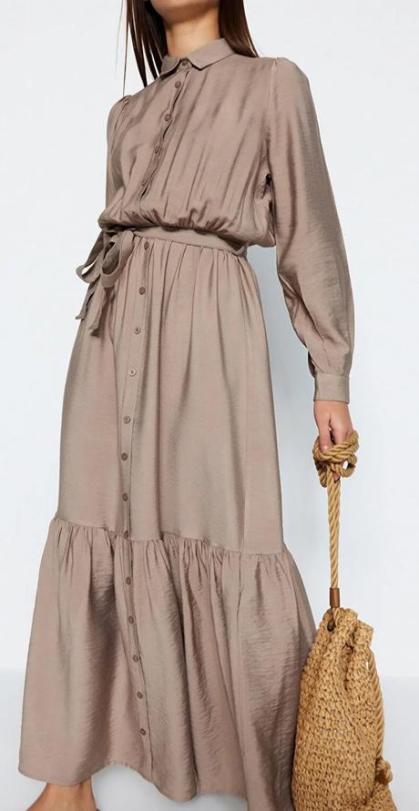 Krásne lahulinké šaty, 38