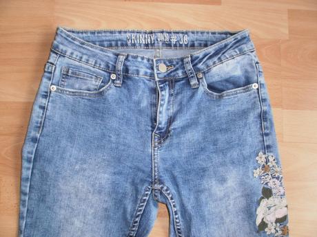 Rifle s výšivkami na stehnách, gate,38