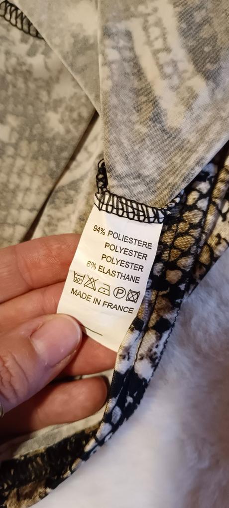 Saty s hadim vzorom, 