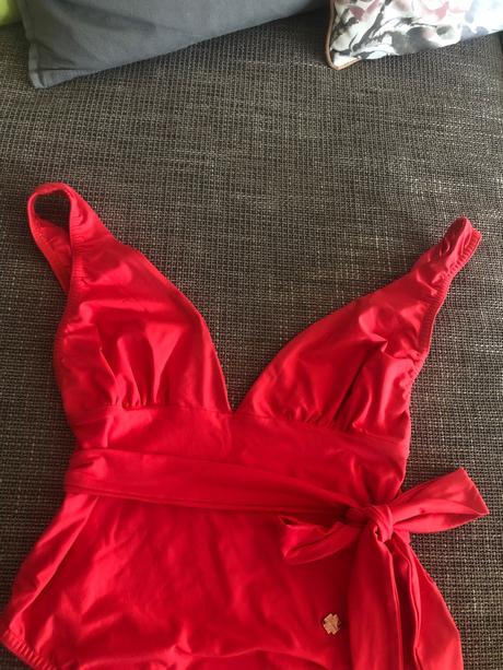 Dámske červene plavky, veľkosť s, s