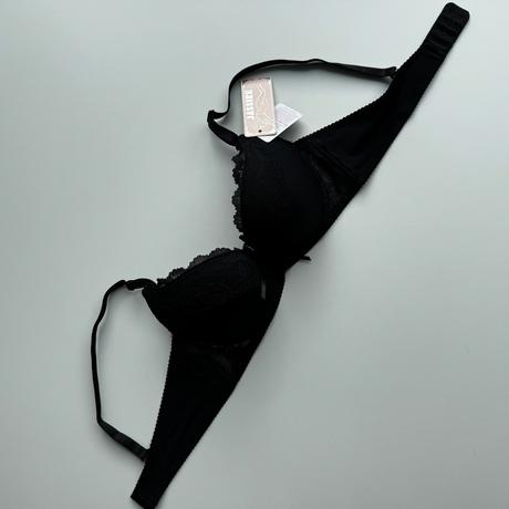 Mierne vystužená podprsenka s kosticou čierna 8860, 75b / 80b / 85b / 90b