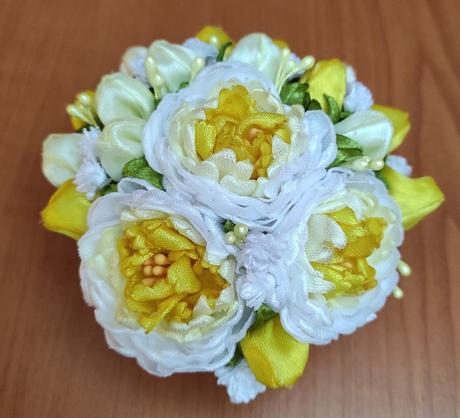 Pivonky a púčiky v aranžmáne, 