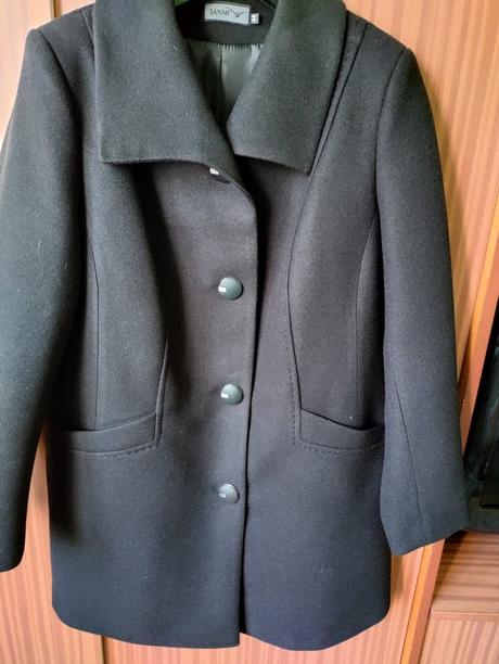 Čierny kabát nový, 44