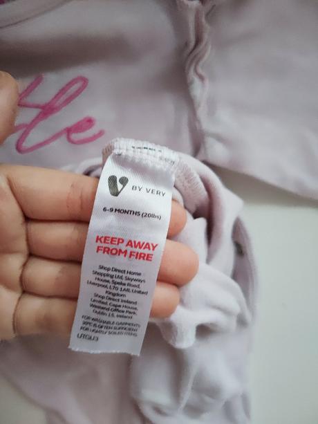 Dupačky s volánikmi, 74