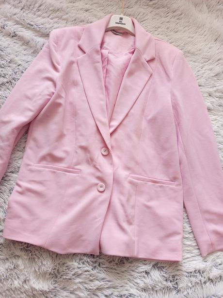 Ružové sako, 40
