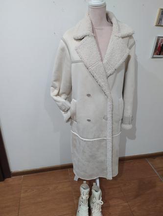 Krémový kožuštek, bershka,s