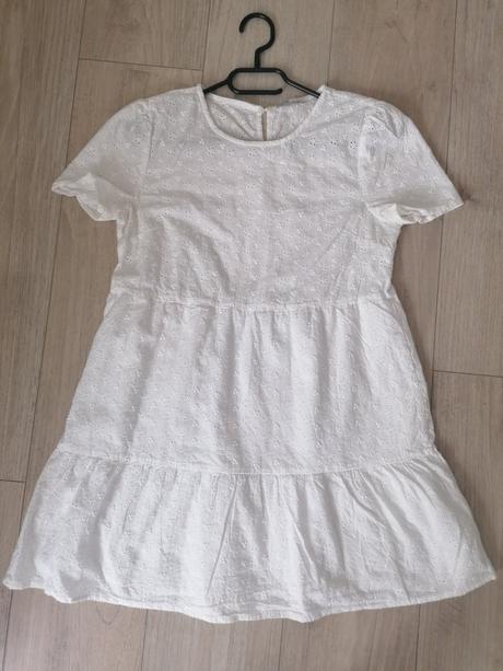 Šaty s vyšívanými kvietkami, s