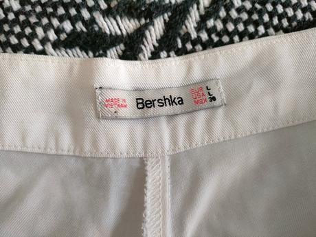 Dámske cigaretové nohavice "e", bershka,m