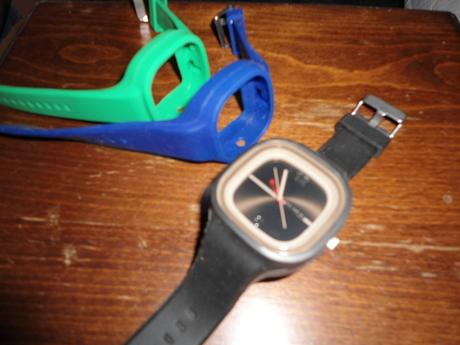 3x silikonove hodinky,