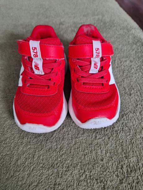 Červene tenisky, new balance,22