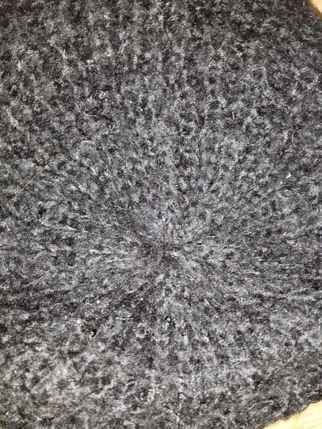 Čierna čiapka - baretka,