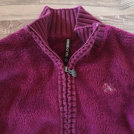 Krasna chlpatka párkrát oblečená, xs