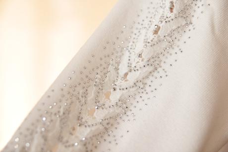 Biely sveter s ozdobenými rukávmi, l, l