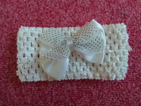 Biela čelenka s mašľou,