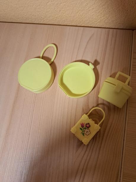 Barbie žlté doplnky (57), 